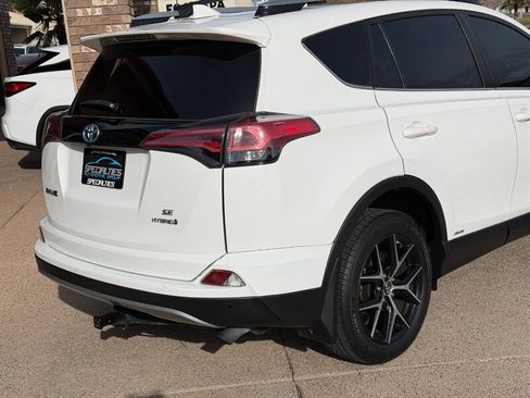 Used 2017 Toyota RAV4 SE image 16