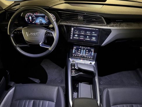 Used 2024 Audi Q8 e-tron Premium Plus w/ Premium Plus Package image 16