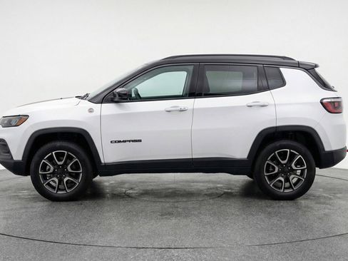 Used 2025 Jeep Compass Trailhawk w/ Trailer Tow Group AWD/4WD image 5