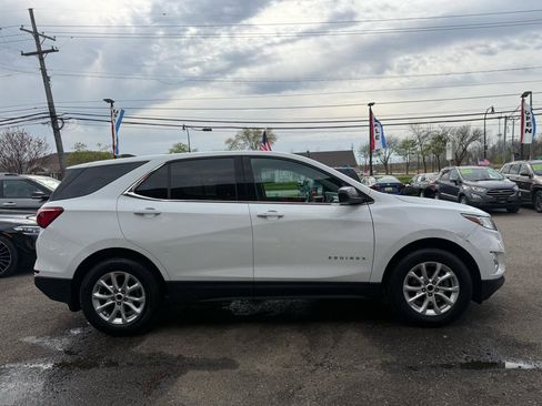 Used 2020 Chevrolet Equinox LT w/ Driver Convenience Package image 6