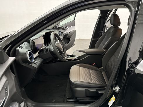 Used 2025 Chevrolet Trax LT FWD image 14
