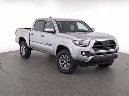 Used 2018 Toyota Tacoma SR5 AWD/4WD image 2
