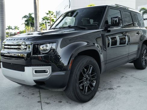 Used 2025 Land Rover Defender 110 S image 4