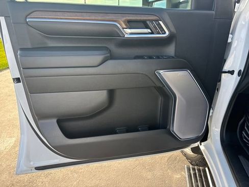 Used 2024 Chevrolet Silverado 3500 High Country w/ High Country Premium Package image 10