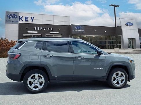 Used 2024 Jeep Compass Latitude AWD/4WD image 4