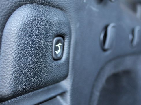 Used 2018 Jeep Grand Cherokee Altitude image 32