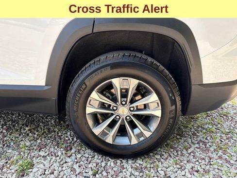 Used 2025 Chevrolet Equinox LT AWD/4WD image 9