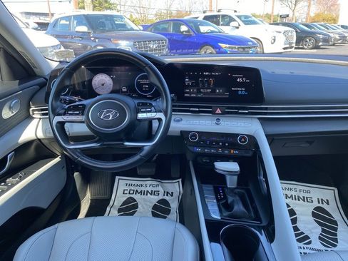 Certified 2022 Hyundai Elantra Limited w/ Cargo Package image 10