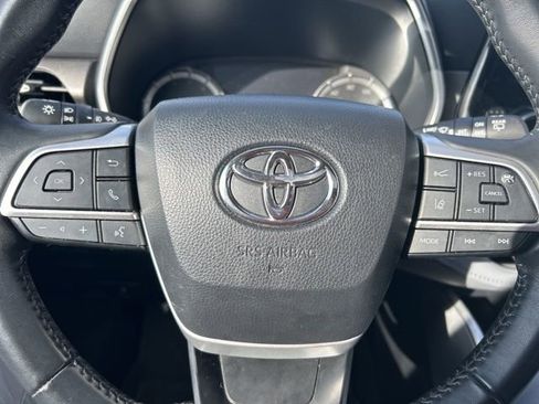 Used 2024 Toyota Highlander XLE image 16