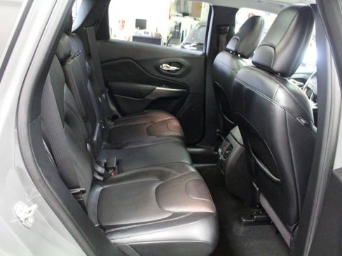Used 2021 Jeep Cherokee Limited w/ Elite Package AWD/4WD image 28