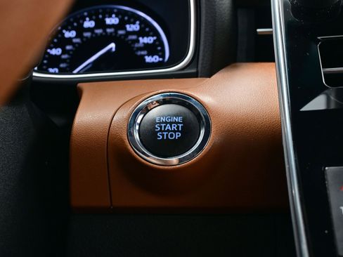 Used 2019 Toyota Avalon Limited image 24