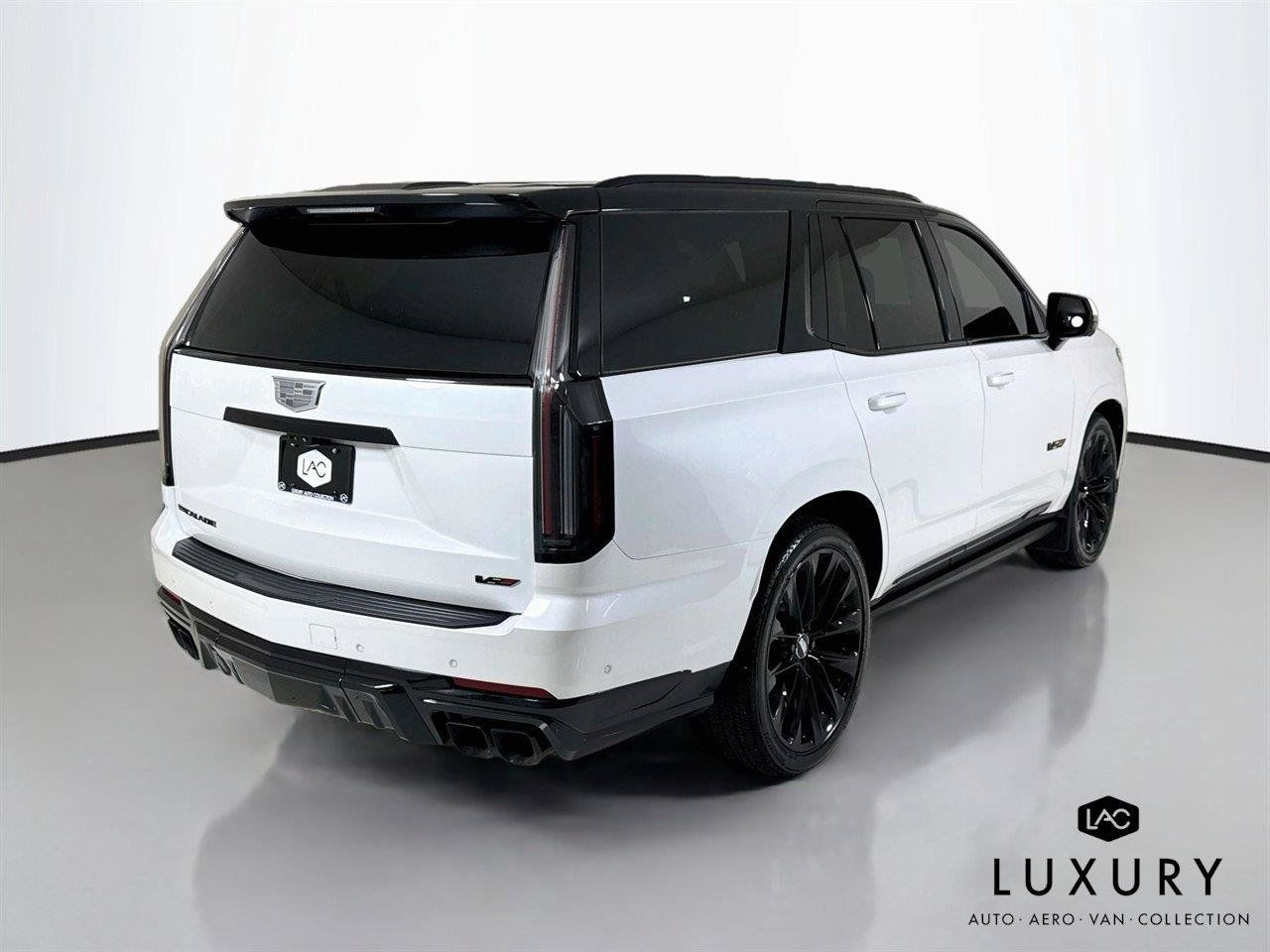 Used 2025 Cadillac Escalade V w/ LPO, ONYX Package AWD/4WD image 5