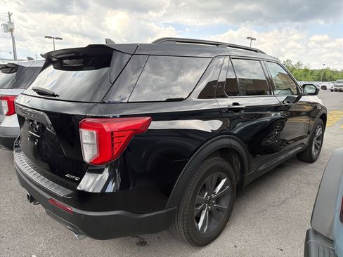 Used 2023 Ford Explorer XLT w/ Equipment Group 202A AWD/4WD image 7