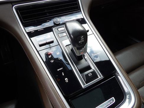 Used 2018 Porsche Panamera image 26