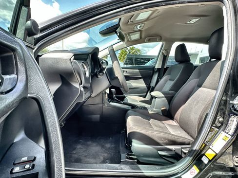 Used 2019 Toyota Corolla LE image 2