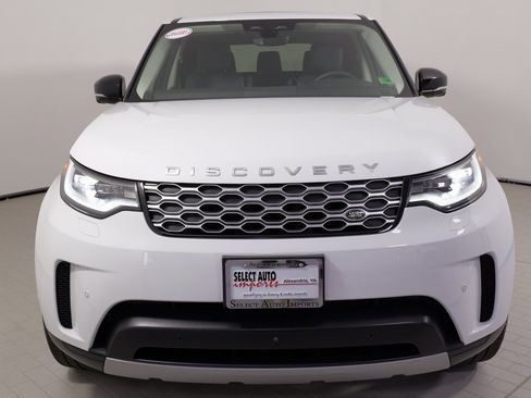Used 2024 Land Rover Discovery S image 6