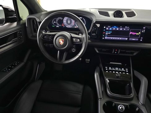 Used 2025 Porsche Cayenne GTS AWD/4WD image 20