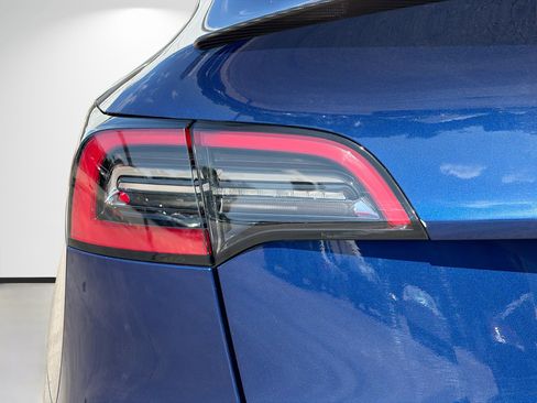 Used 2021 Tesla Model Y Performance AWD/4WD image 10