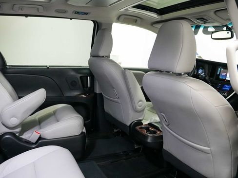 Used 2016 Toyota Sienna Limited Premium FWD image 22