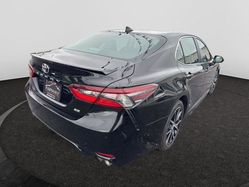 Used 2024 Toyota Camry SE FWD image 5