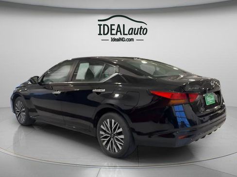 Used 2024 Nissan Altima 2.5 SV image 3