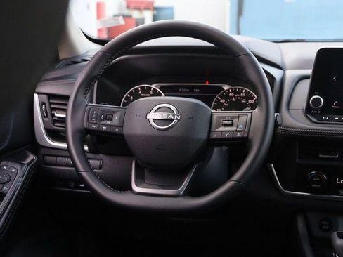 Used 2025 Nissan Rogue SV image 23