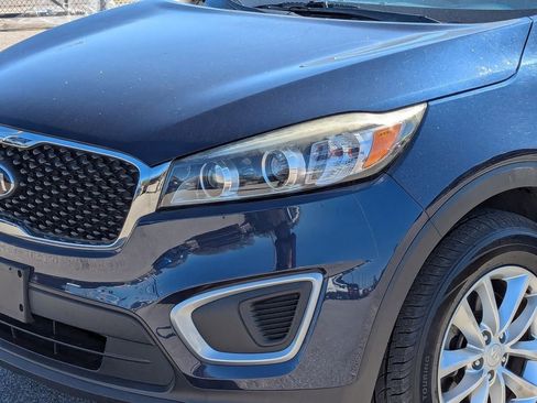 Used 2018 Kia Sorento LX image 6