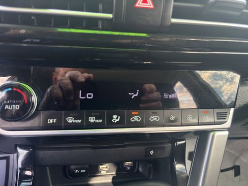 Used 2023 Kia Seltos EX image 17