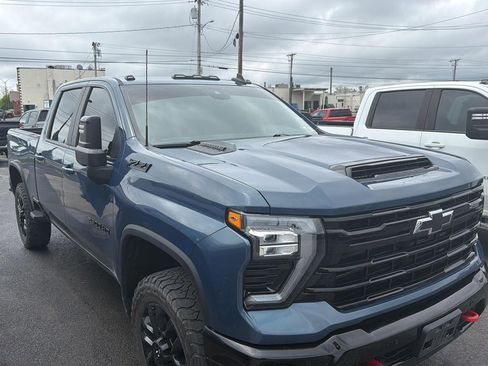 Used 2025 Chevrolet Silverado 2500 LT w/ Trail Boss Package AWD/4WD image 3