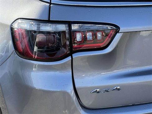 Certified 2022 Jeep Compass Limited image 10