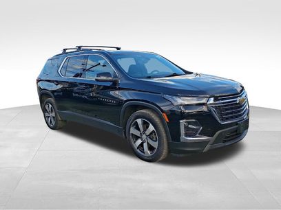 Used 2023 Chevrolet Traverse LT