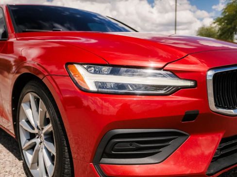 Used 2020 Volvo S60 T6 Momentum image 5