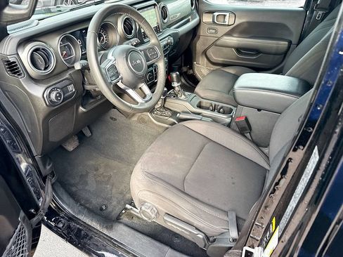 Used 2023 Jeep Gladiator Overland AWD/4WD image 25