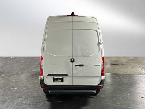 Used 2025 Mercedes-Benz Sprinter 2500 image 4