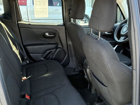 Used 2022 Jeep Renegade Latitude image 11