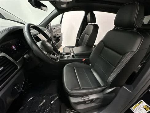 Certified 2022 Volkswagen Atlas Cross Sport SEL R-Line image 20