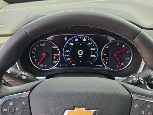 Used 2023 Chevrolet Traverse Premier FWD image 36