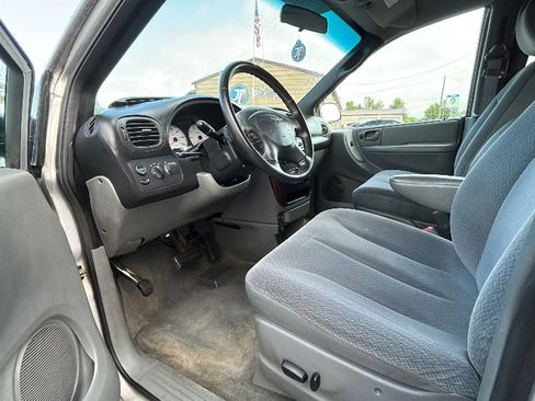 Used 2004 Chrysler Town & Country Touring FWD image 2