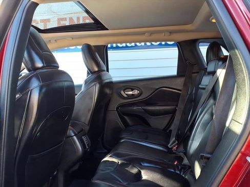 Used 2016 Jeep Cherokee Trailhawk w/ Comfort/Convenience Group image 13