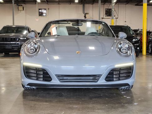 Used 2018 Porsche 911 Carrera RWD image 2