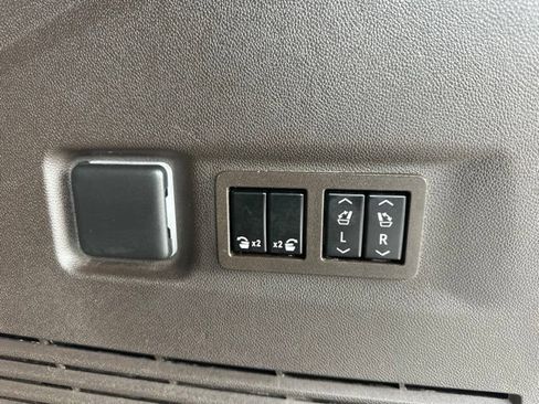 Used 2023 GMC Yukon XL Denali RWD image 27