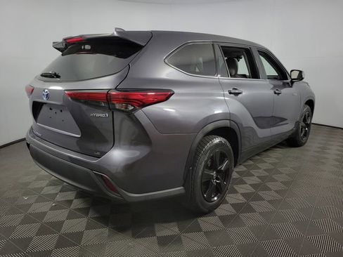 Used 2021 Toyota Highlander LE image 8