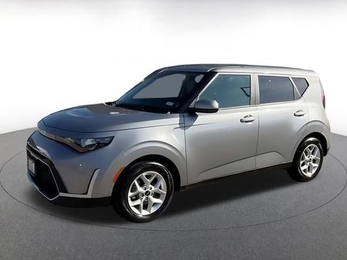 Used 2025 Kia Soul LX w/ LX Technology Package image 8
