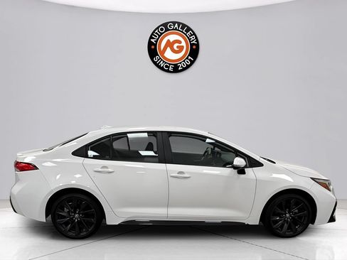 Used 2024 Toyota Corolla SE FWD image 2