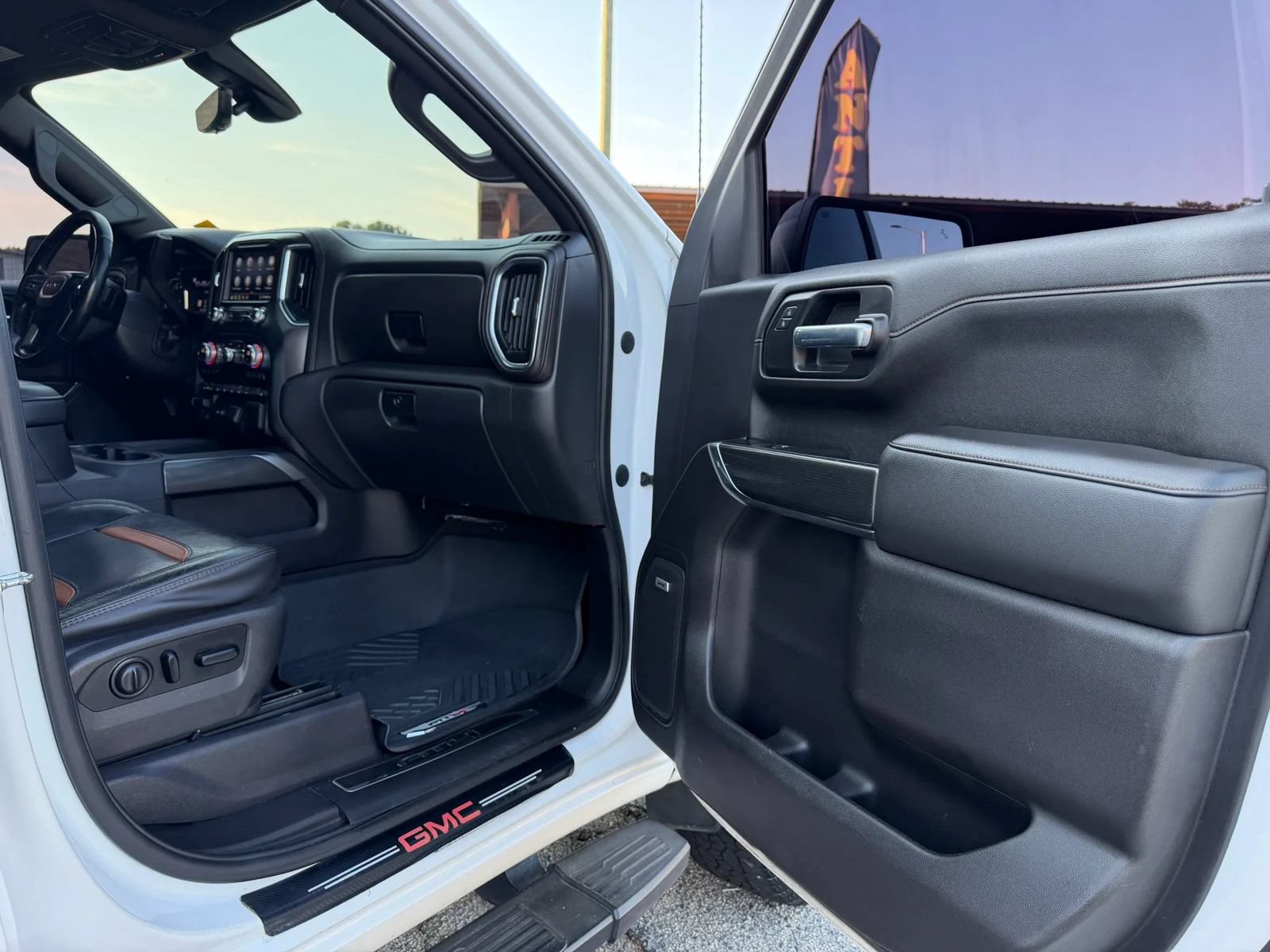 Used 2020 GMC Sierra 1500 AT4 w/ AT4 Premium Package AWD/4WD image 32