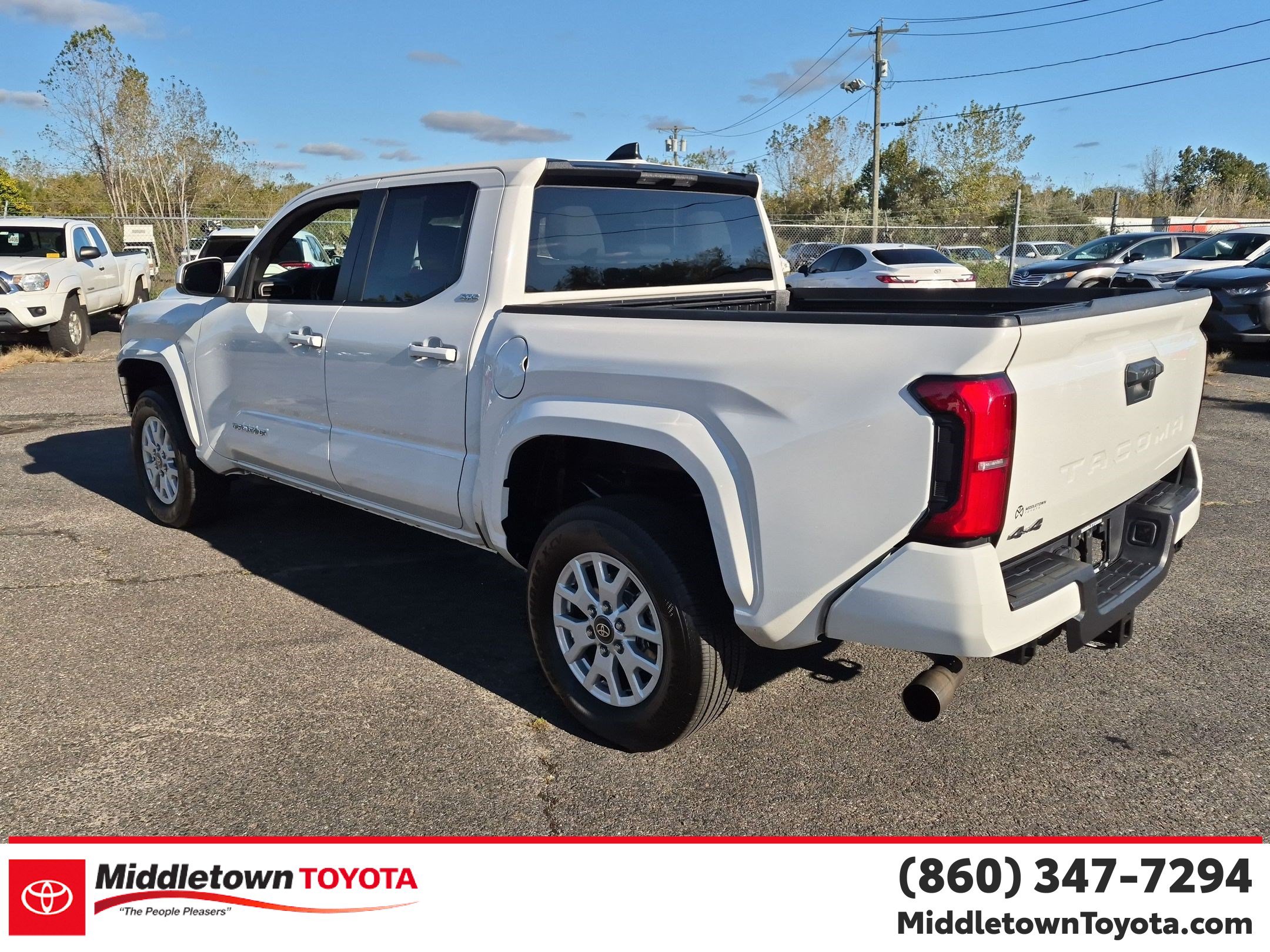 Used 2025 Toyota Tacoma SR5 AWD/4WD image 5