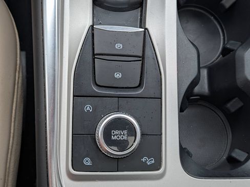 Used 2024 Ford Explorer XLT w/ Equipment Group 202A AWD/4WD image 29