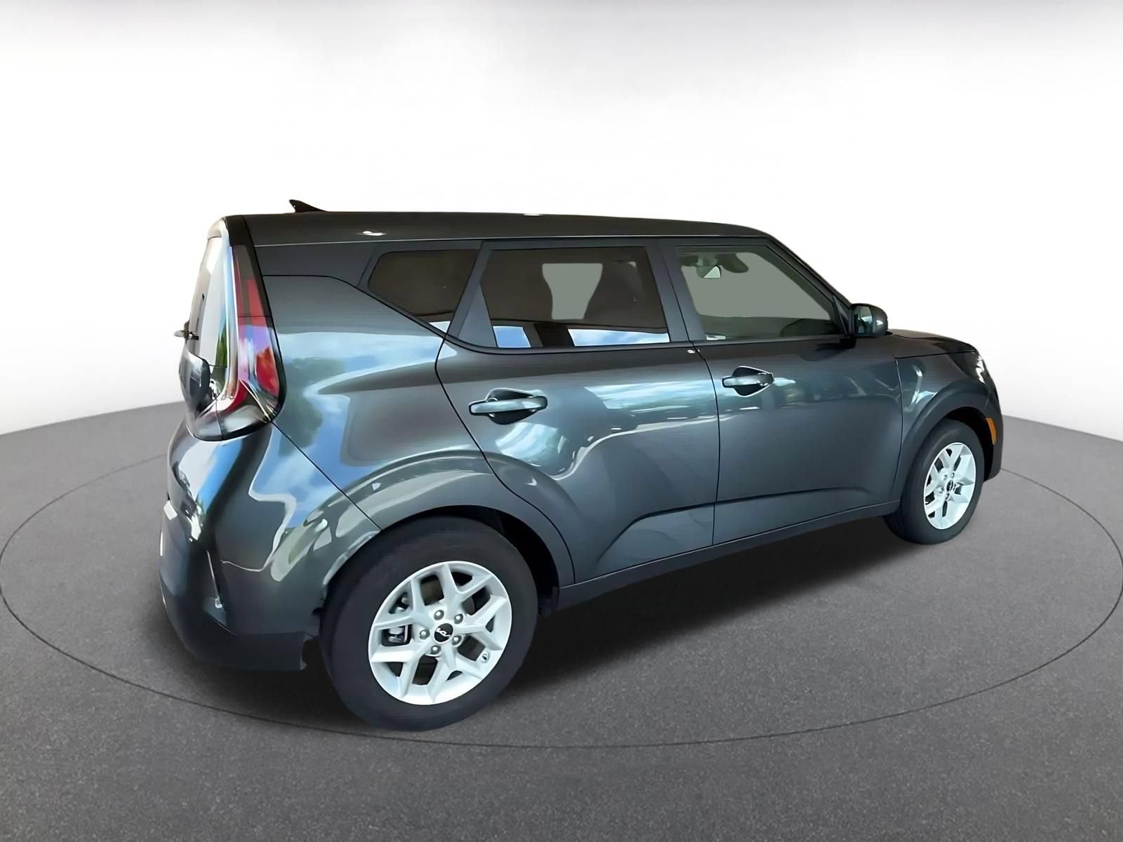 Used 2025 Kia Soul LX w/ LX Technology Package FWD image 13