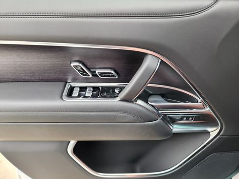 New 2026 Land Rover Range Rover Long Wheelbase SE image 22