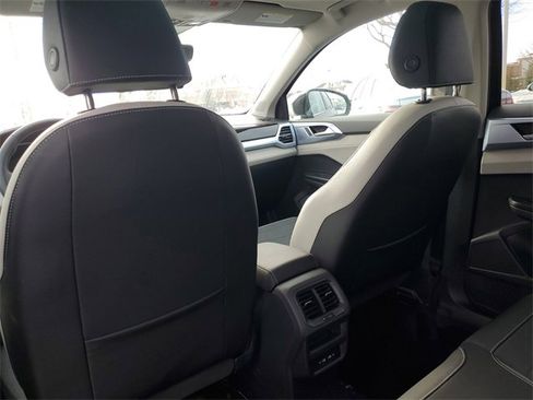 New 2026 Volkswagen Taos SE image 10